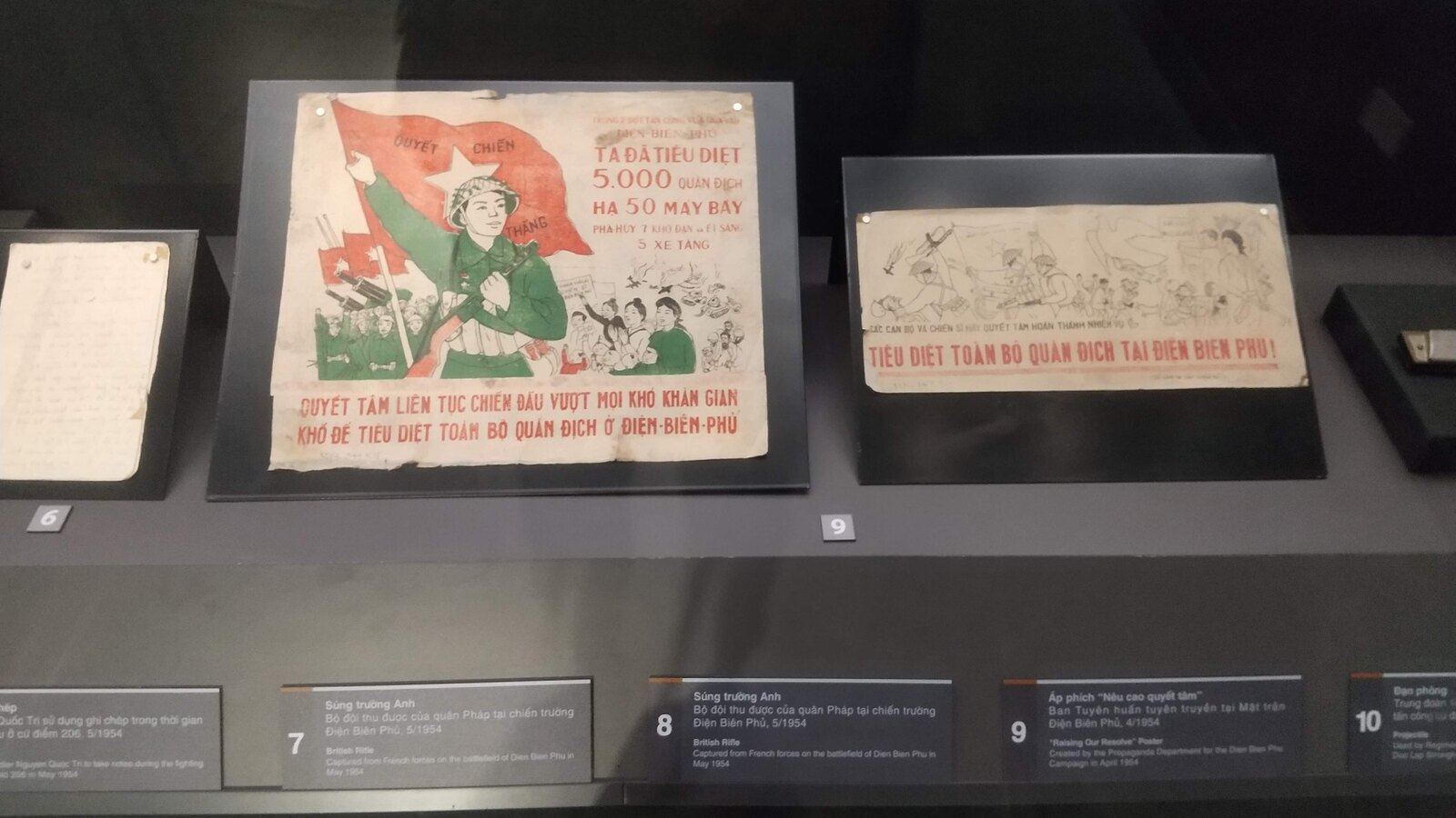 ベトナム軍事歴史博物館のディエンビエンフー戦役に関する宣伝ポスターと解説