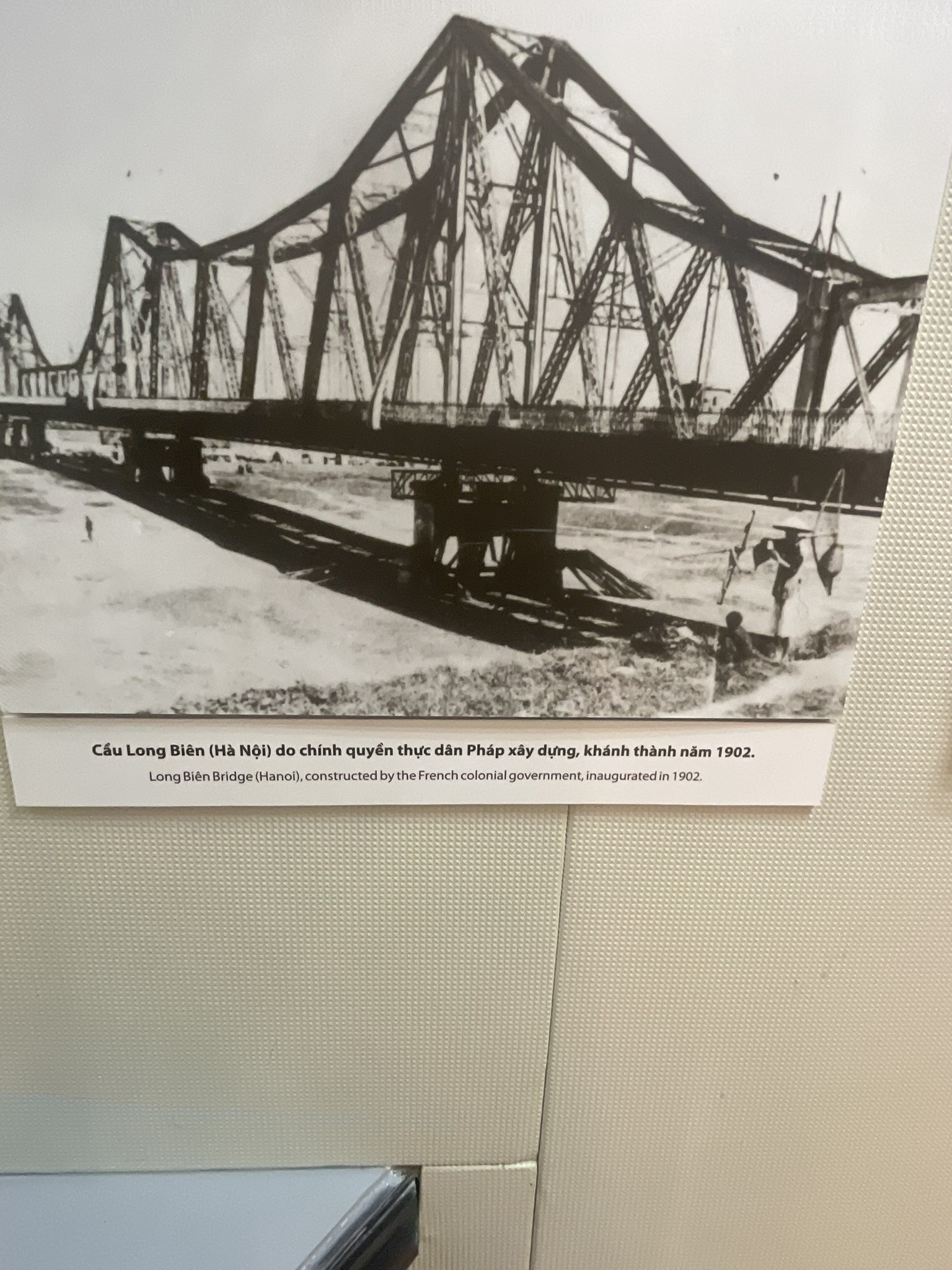 国立歴史博物館に展示された橋の古写真